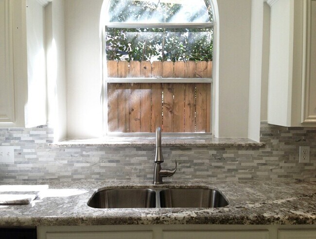 Building Photo - 5515 Strack Rd