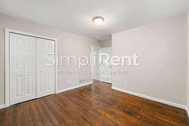 Building Photo - JUST REDUCED! RENOVATED 3/1 IN Forest Park...
