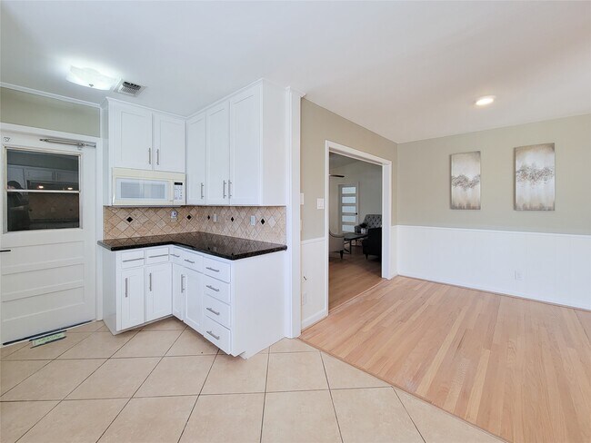 Building Photo - 2318 Ansbury Dr