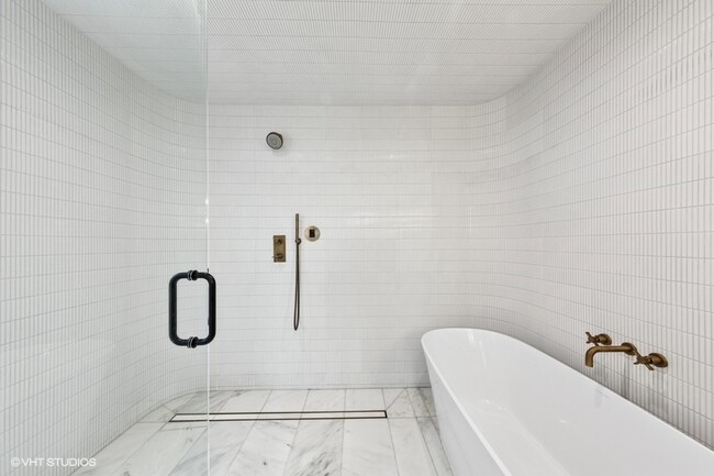 Building Photo - 1844 N Maud Ave