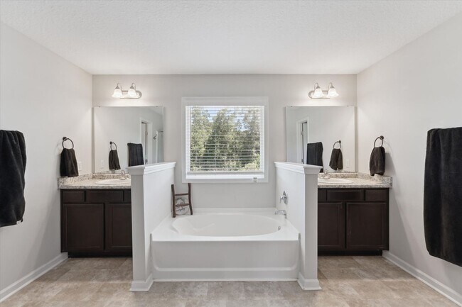 Building Photo - AVAILABLE OCTOBER 2025 [PET FRIENDLY]