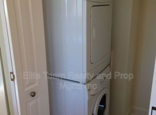 Building Photo - 513 Webster Pl