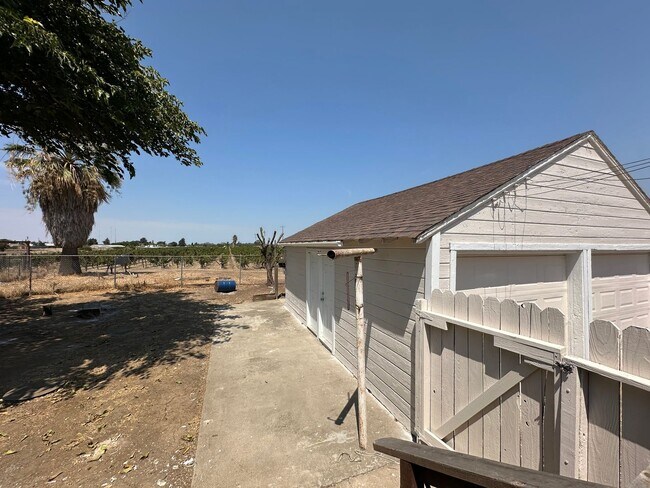 Building Photo - 1360 Delta Rd