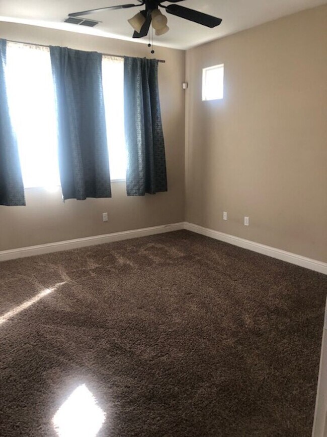 Building Photo - Beautiful Manteca Home in Quiet Neighborhood