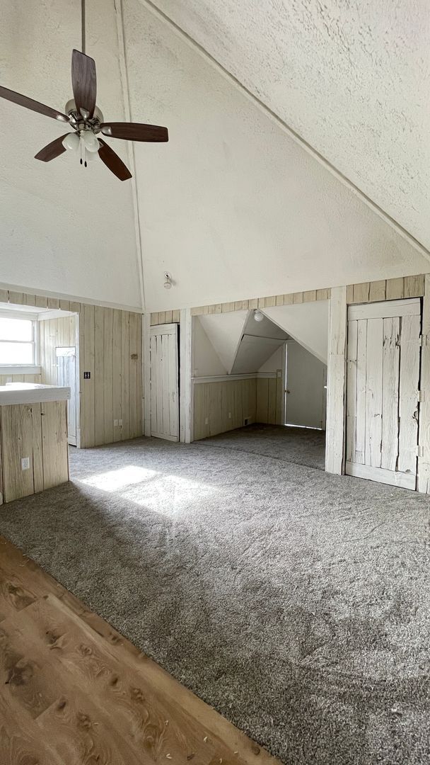 Building Photo - UPSTAIRS....2 Bedroom 1 Bath