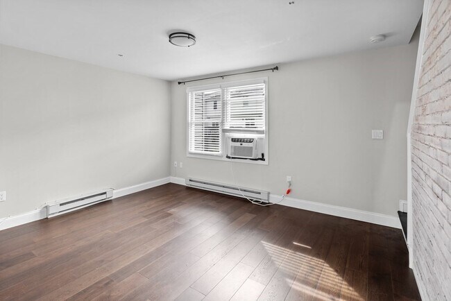 Building Photo - 37 Canal St