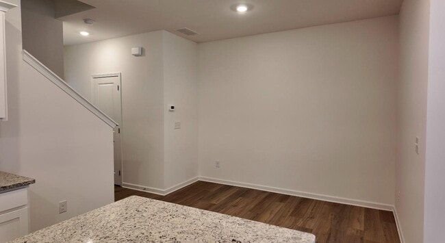 Building Photo - 136 Market St