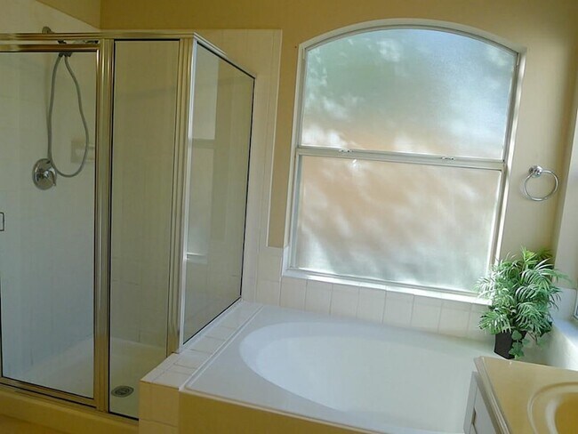 Building Photo - 20703 Whitevine Way