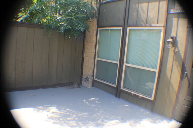 Building Photo - 4616 Country Creek Dr