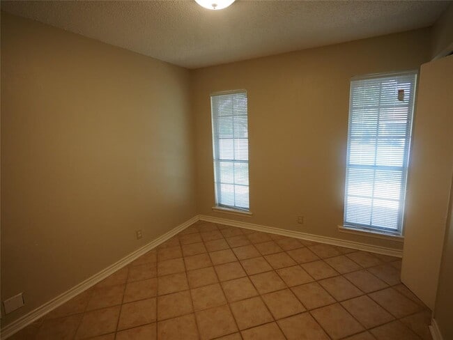 Building Photo - 809 Maryland Dr