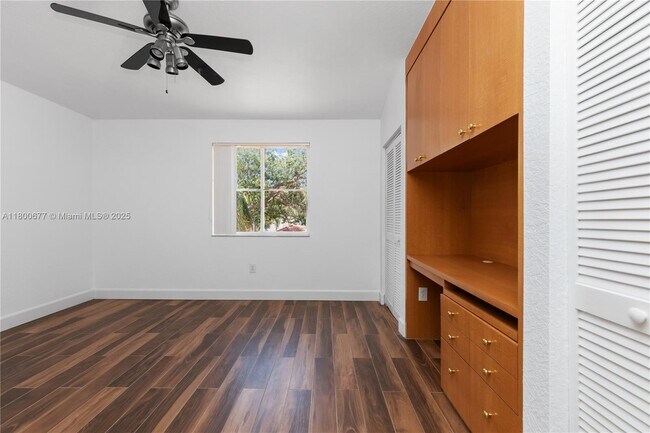 Building Photo - 935 Corkwood St