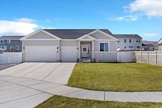 Building Photo - Gorgeous 5 Bedroom Home in Saratoga Springs!