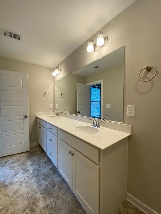 Building Photo - 4 Bedroom Home for Rent in Pinson, AL! Available NOW!