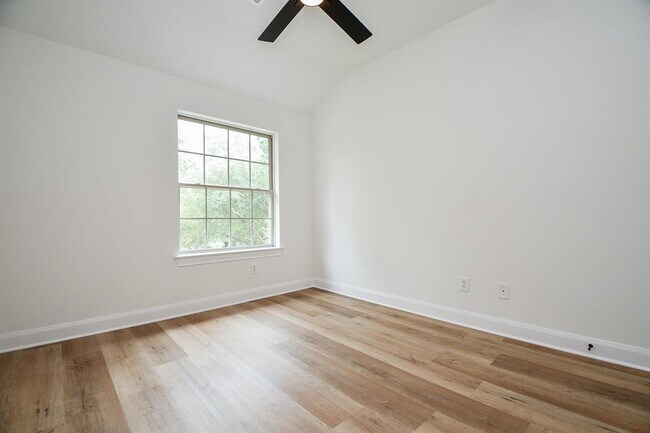 Building Photo - 18 Hadlock Pl