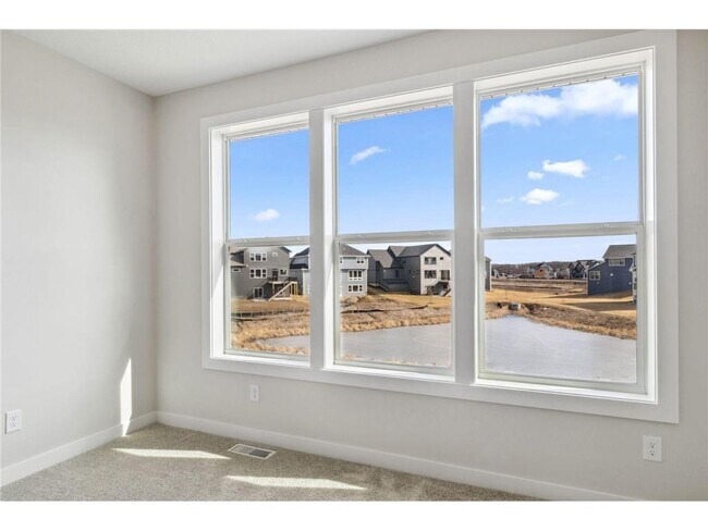 Building Photo - 10180 Shadyview Ln N
