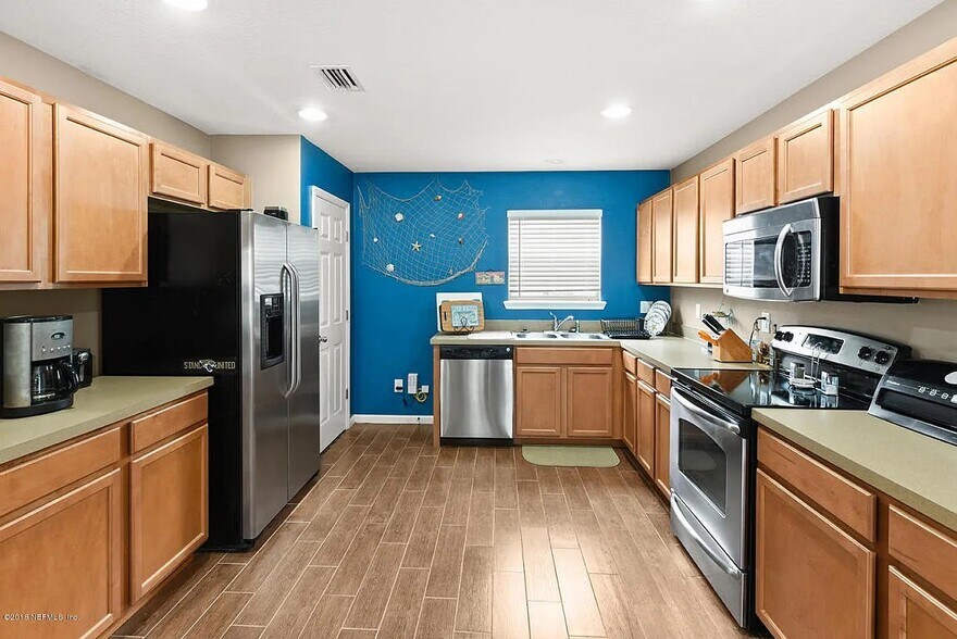 Building Photo - 664 Sunny Stroll Dr