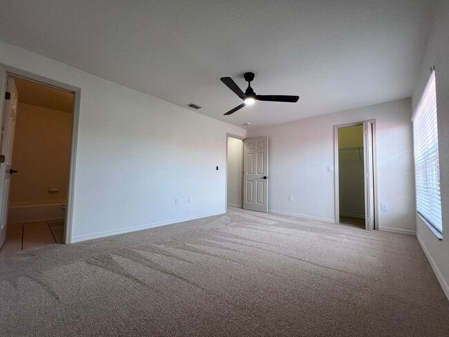 Building Photo - 2216 Garden Lake Dr