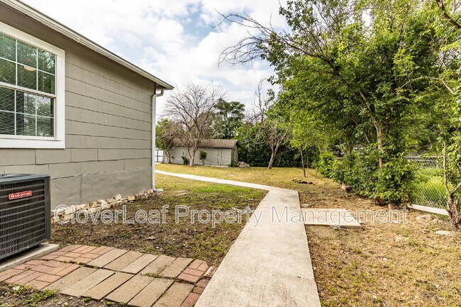 Building Photo - 402 W Wildwood Dr