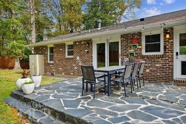 Building Photo - 2764 Green Meadows Ln NE