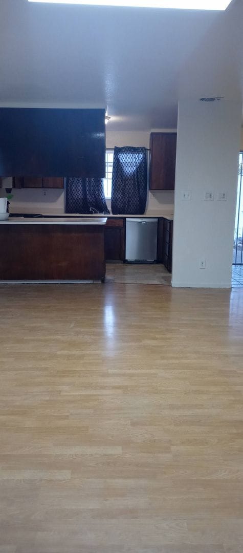 Building Photo - Affordable Home With Large Back Yard