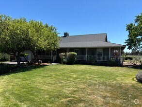 Building Photo - Great Tumalo Single Story Home with Mounta...