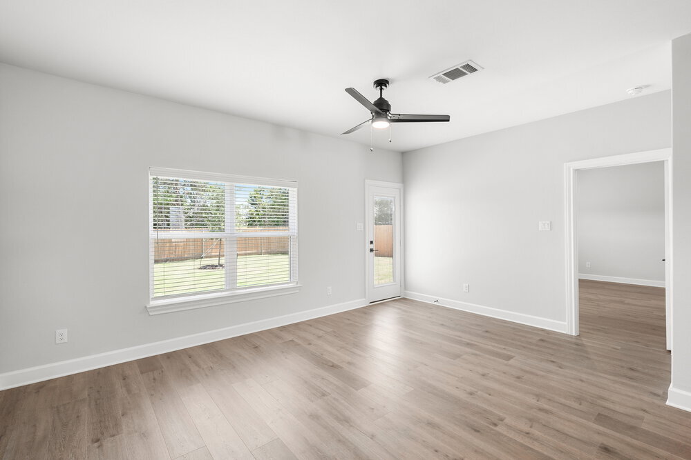 Building Photo - 240 Live Oak Ln
