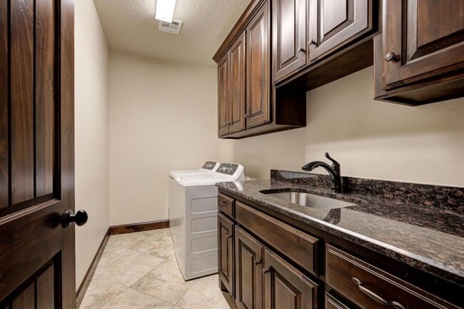 Building Photo - 22090 White Pine Cir