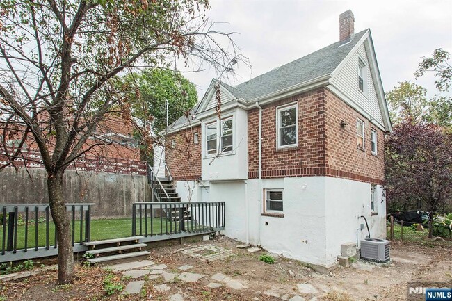 Building Photo - 2389 3rd St