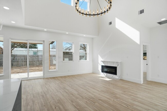 Building Photo - 128 N Cedar St