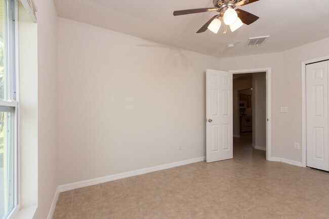 Building Photo - 17421 Meadow Lake Cir