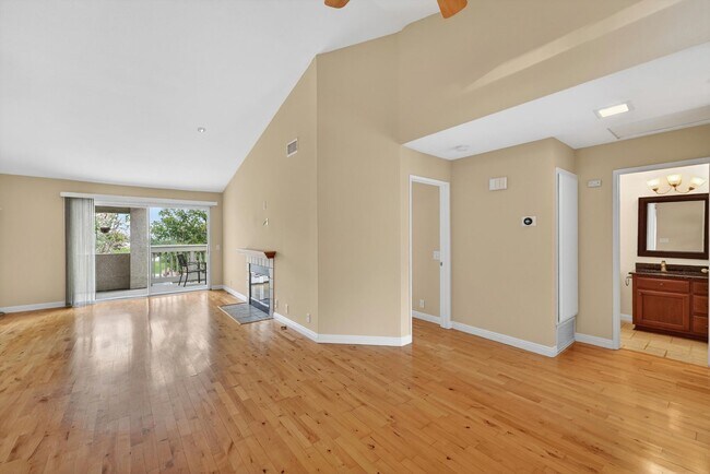 Building Photo - Gated Lake Forest Condo | Pool, Spa, Washer/Dryer & 3 Parking Spaces