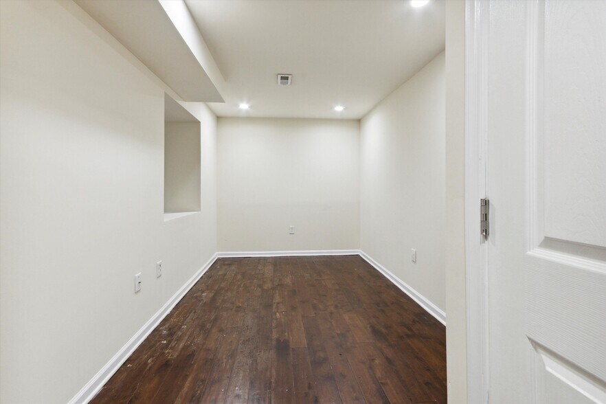 Building Photo - 1804 W Montgomery Ave