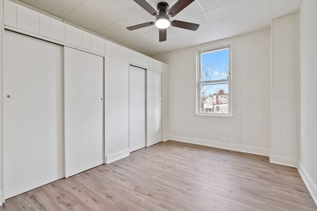 Building Photo - 4 bed 1.5 bath - completely updated, central air, patio.  Great location