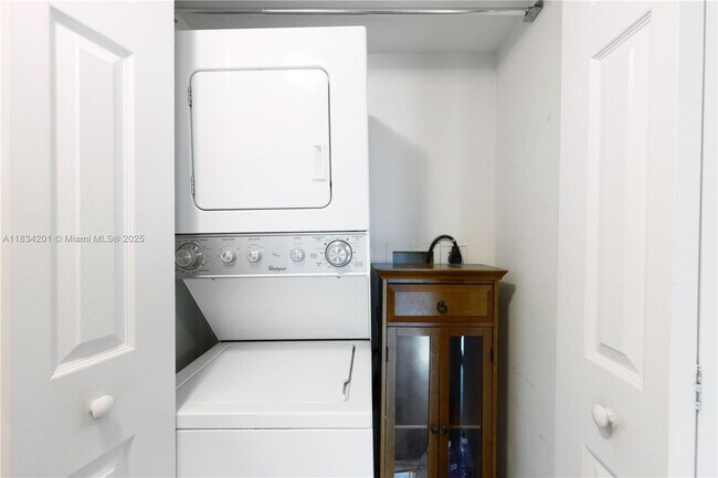 Building Photo - 3000 Coral Wy