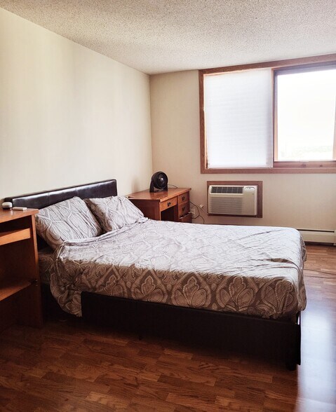 Main bedroom - 433 S 7th St