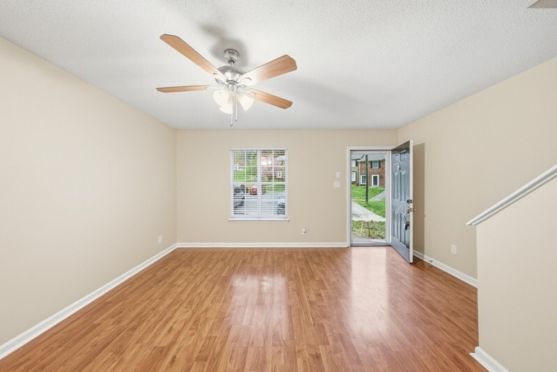 Building Photo - 10 Hartford Ct