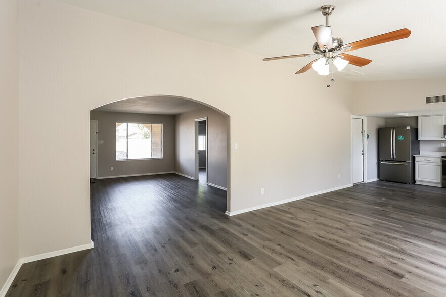 Building Photo - 9103 N 63rd Ln