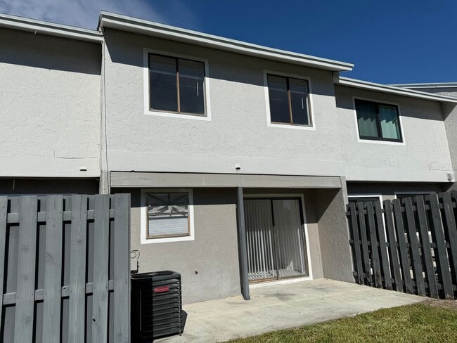 Building Photo - 1403 Wharf Ln