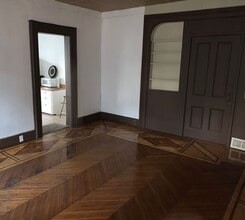 Building Photo - 1007 7th St S