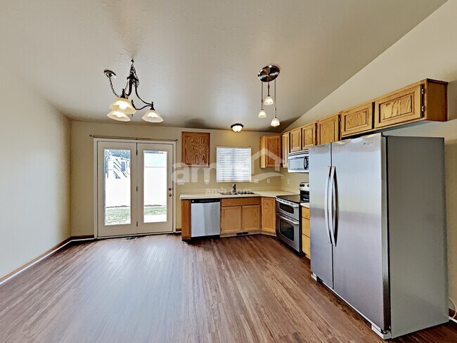 Building Photo - 342 N 75 W