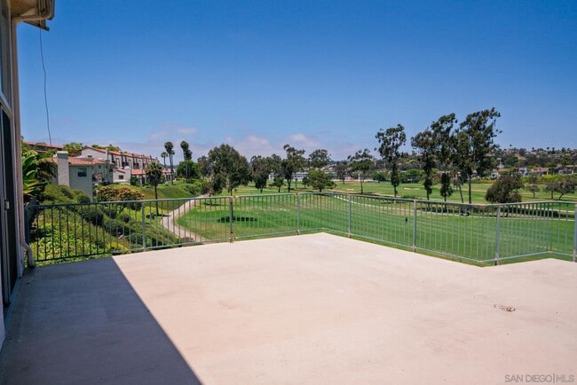 Building Photo - 2544 Navarra Dr