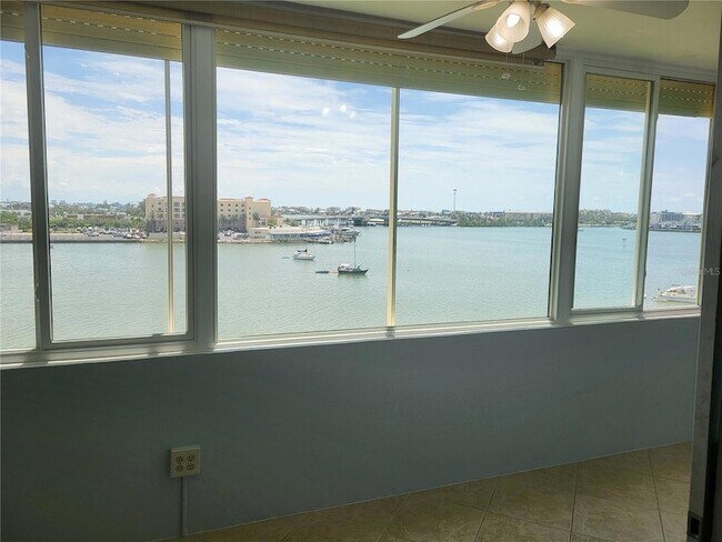 Building Photo - 4775 Cove Cir