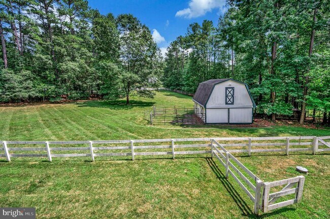 Building Photo - 8 Wilderness Ct