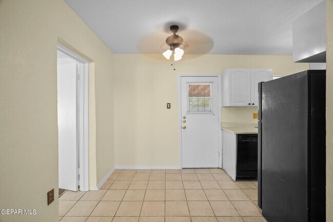 Building Photo - 4913 Sierra Madre Dr