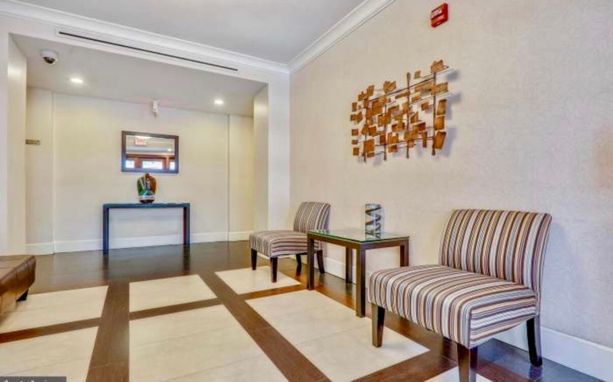 Building Photo - 1121 24th St NW