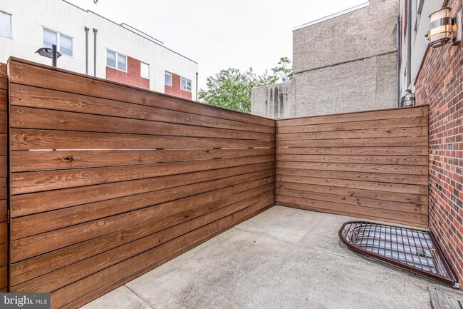 Building Photo - Northern Liberties Townhome with Parking