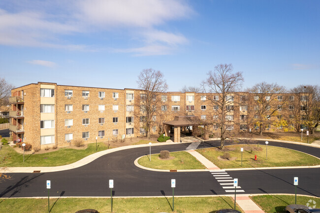 Primary Photo - Moon Lake Village Condominiums