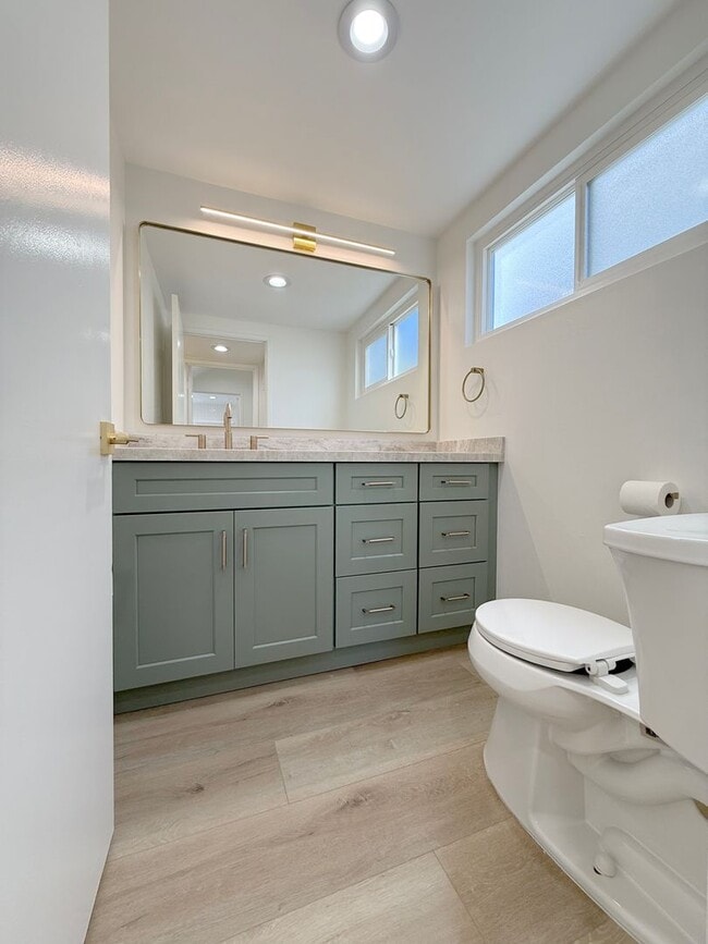 Building Photo - Stunning Remodeled Home in South Huntington Beach – Minutes to the Beach!