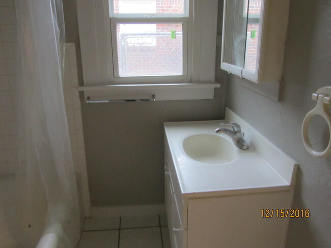 Building Photo - NICE Duplex for Rent close to Midtown and ...