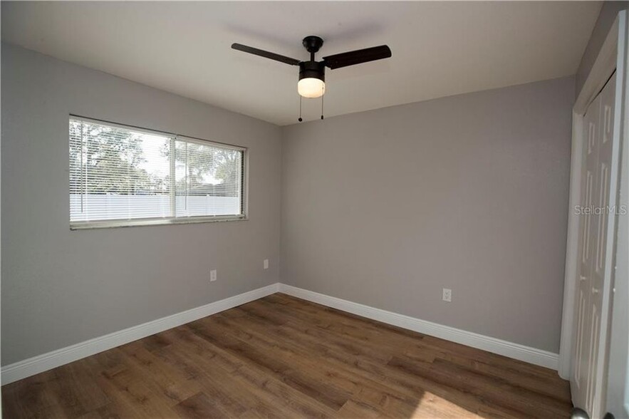 Building Photo - 1643 W Orangecrest Ave